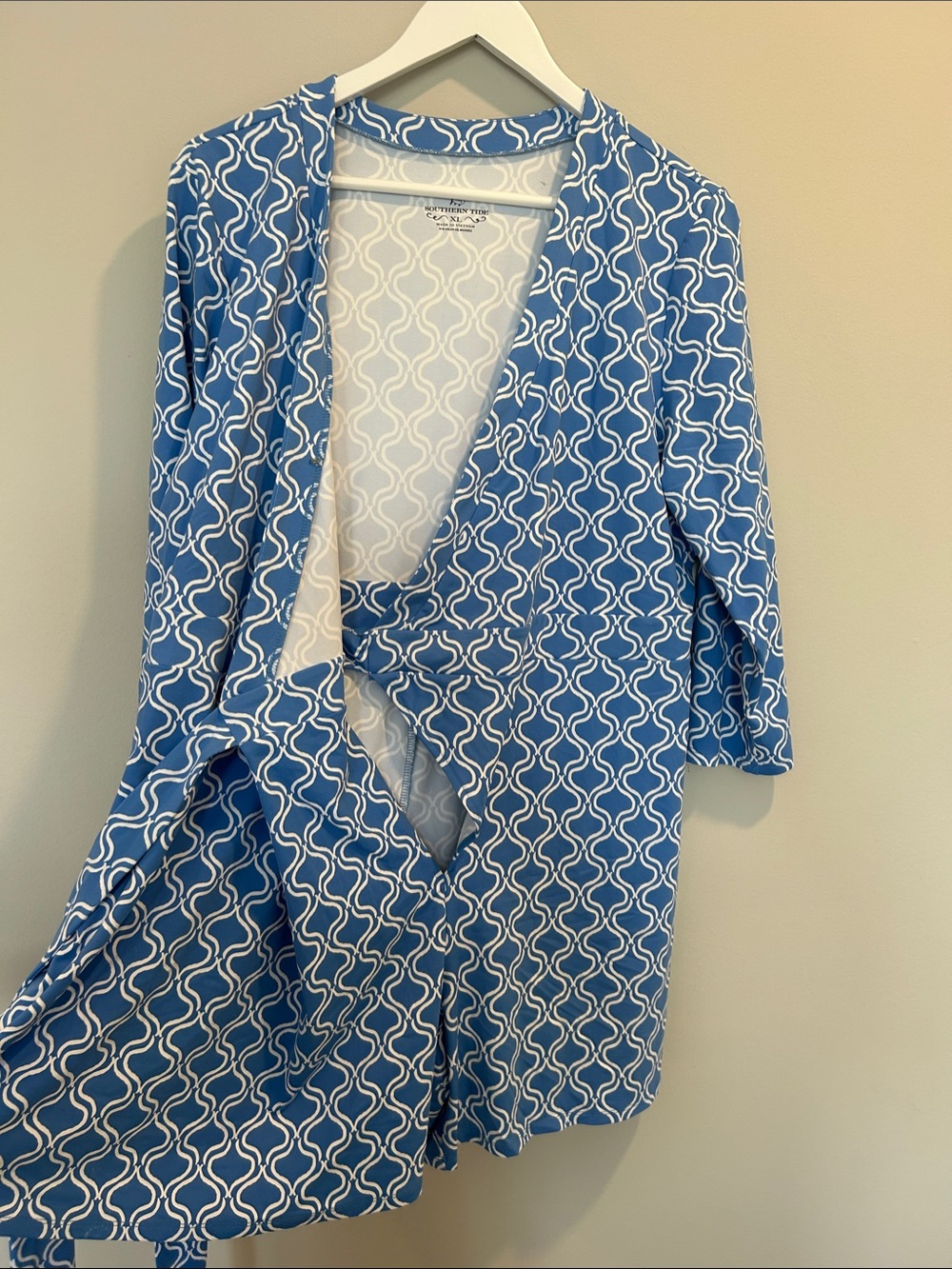 Southern Tide Blue & White Geometric Wrap Robe